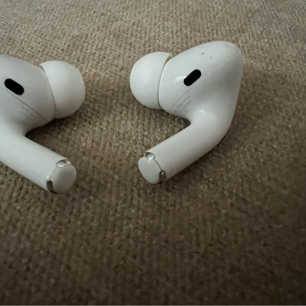 Apple White AirPod Pro Charging Case + Headphones - Picture 5 of 11